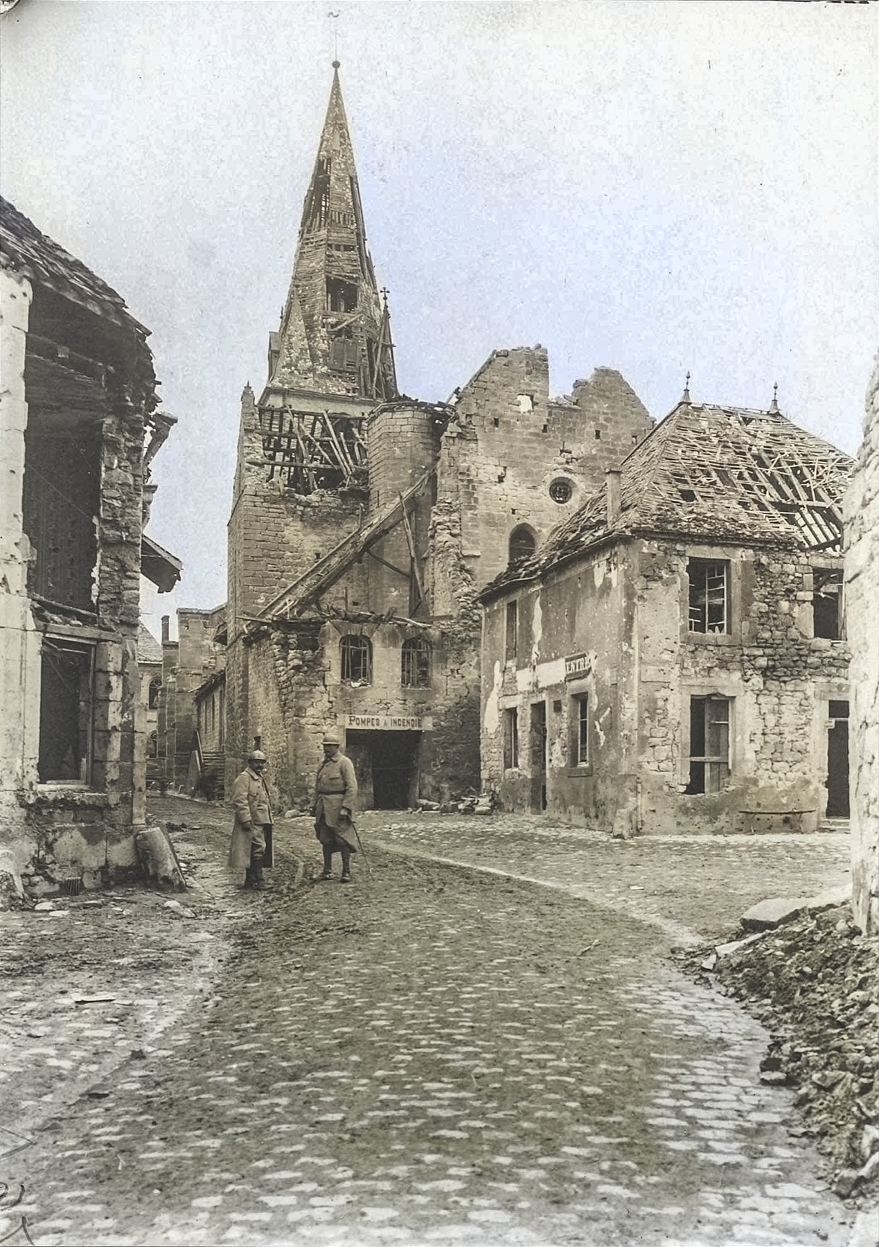 L’église et la rue principale bombardées — 9 mars 1916