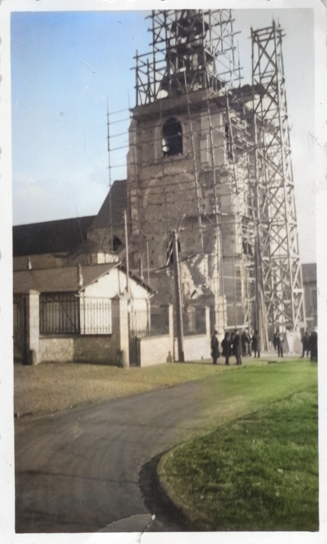 L’église en reconstruction — 1930