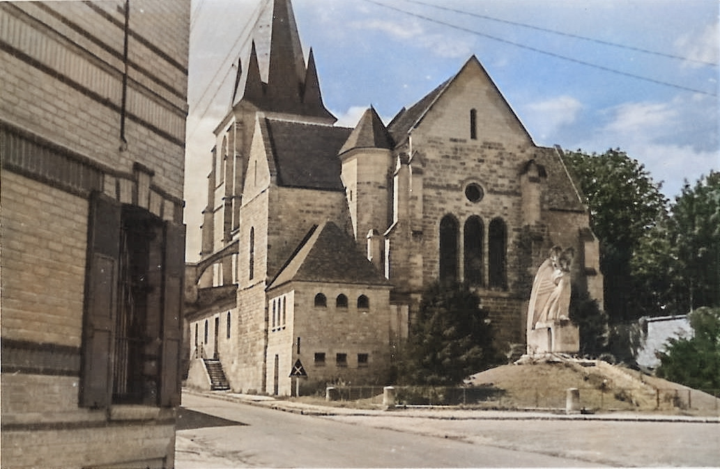 Le monument aux morts — 1950