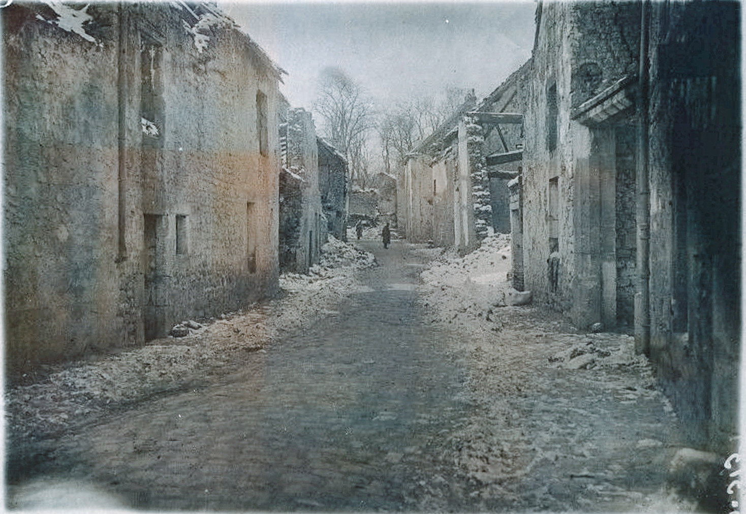 Une rue en ruine — décembre 1917