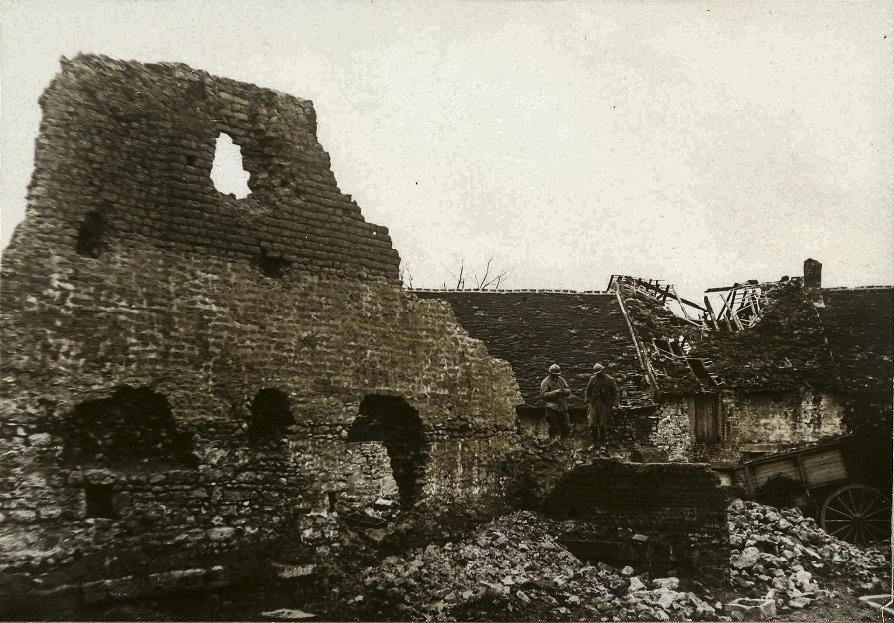 Un coin du village bombardé — 9 mars 1916