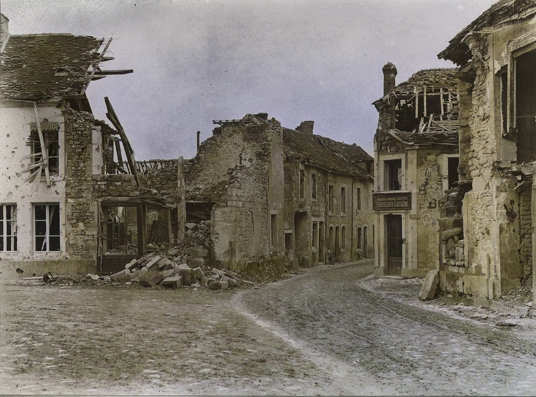 Les maisons bombardées de la place Saint-Vincent — 9 mars 1916